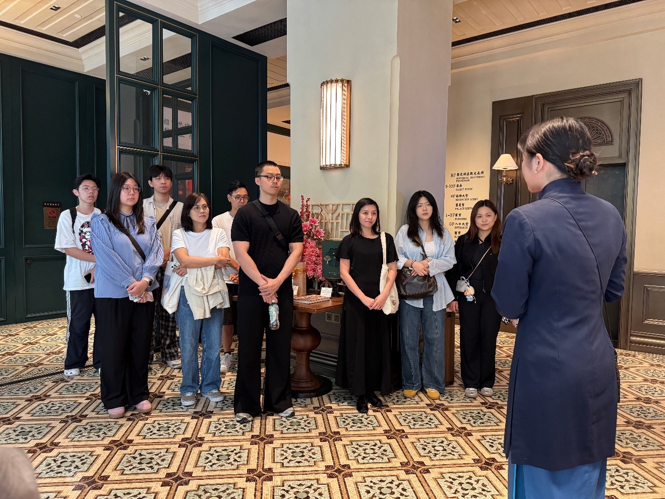 澳旅大硕士生探访新中央酒店：在历史建筑中研学 “轻奢” 款待运营实践